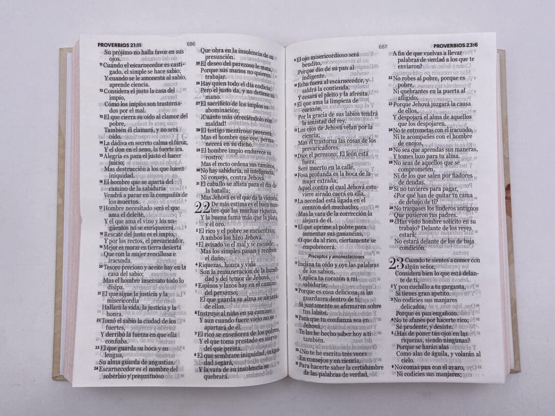 Biblia Manual Flores Beige RVR1960 Tapa Dura - Imagen 2